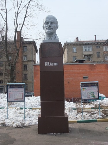 Памятник Ленину на ул. Кедрова